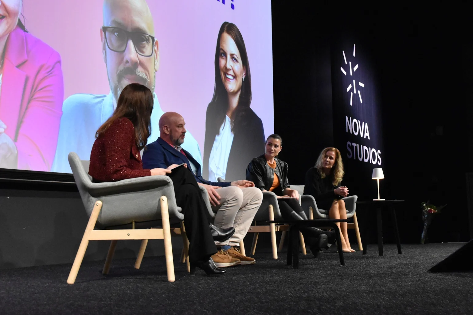 ISO 45010 og menstruasjonshelse i HMS — panelsamtale, Kvinnehelsekonferansen 2025. Fra venstre: Nicolai Bjerknes Slinning (CEO, STÖ GROUP), Elisabeth Haugsbø (President, Tekna), Karita Bekkemellem (Adm. dir., NHO Geneo)